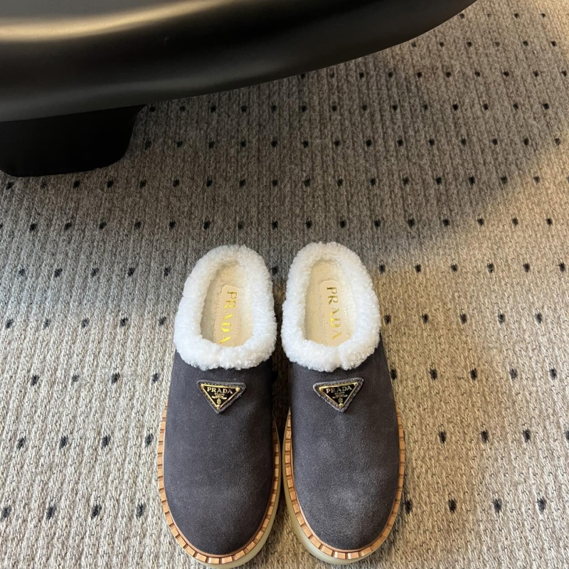 Pra*a slippers